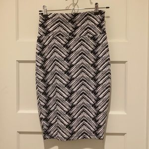 LoveJ Women’s Size Small Black and White Print Pencil Work Skirt